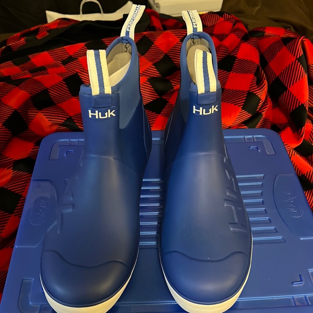 Huk brand boots blue size 12 waterproof.